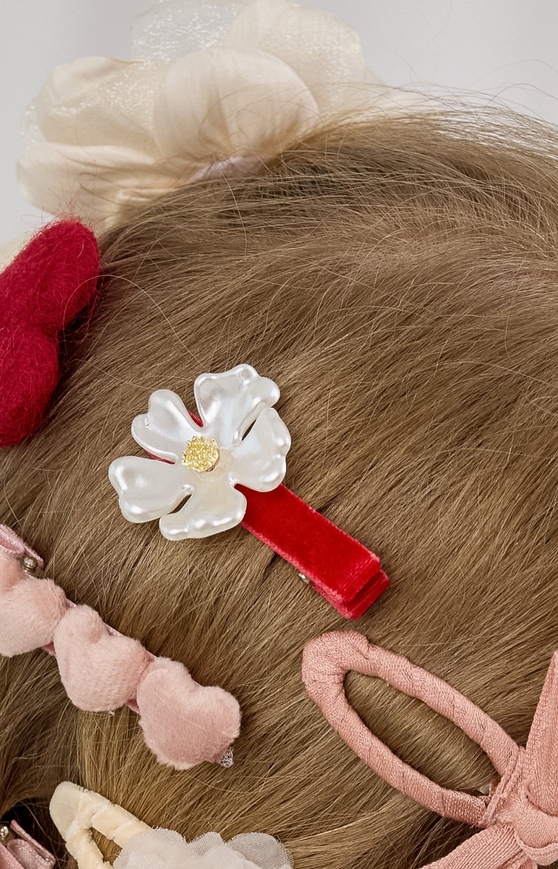 Red & White Flower Hair Clips – Set of 2