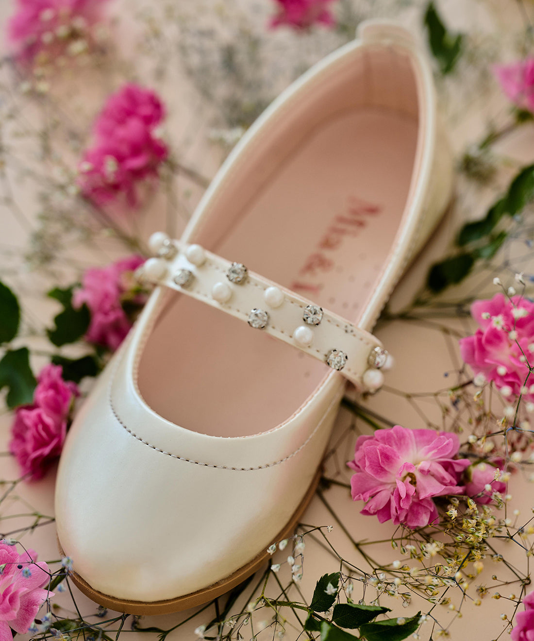 Beige Shoes With Pearls