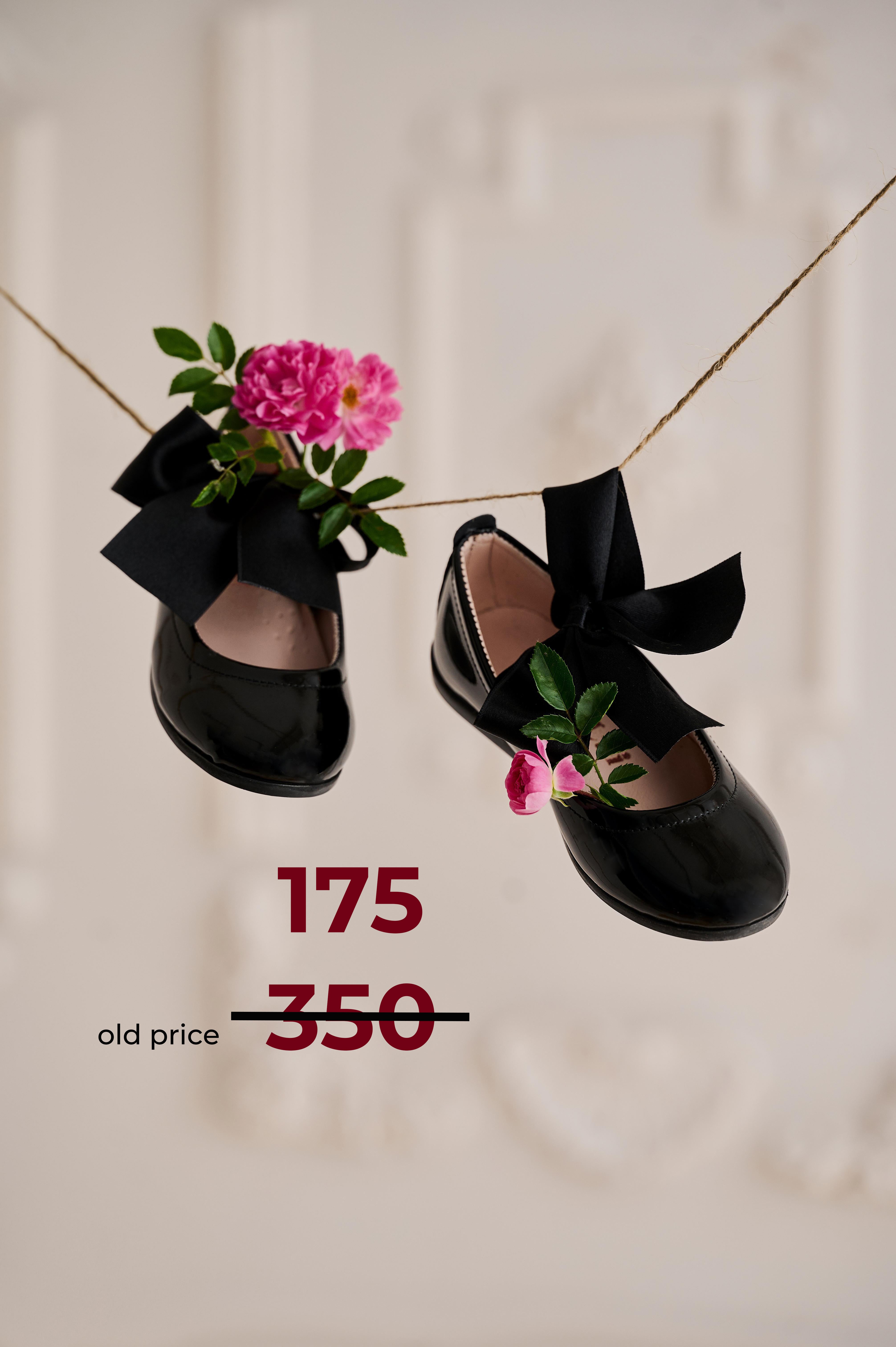 Black Shoes With Ribbon